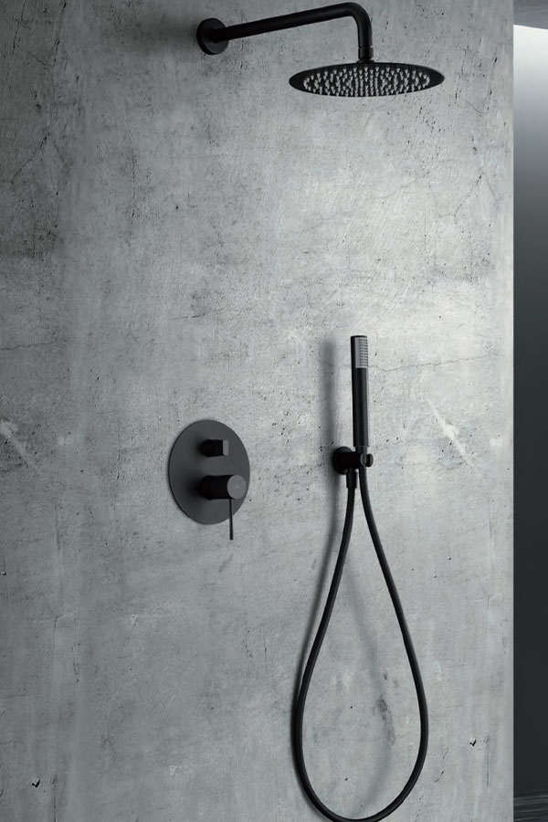 Conjunto de ducha monomando empotrado negro mate serie Line